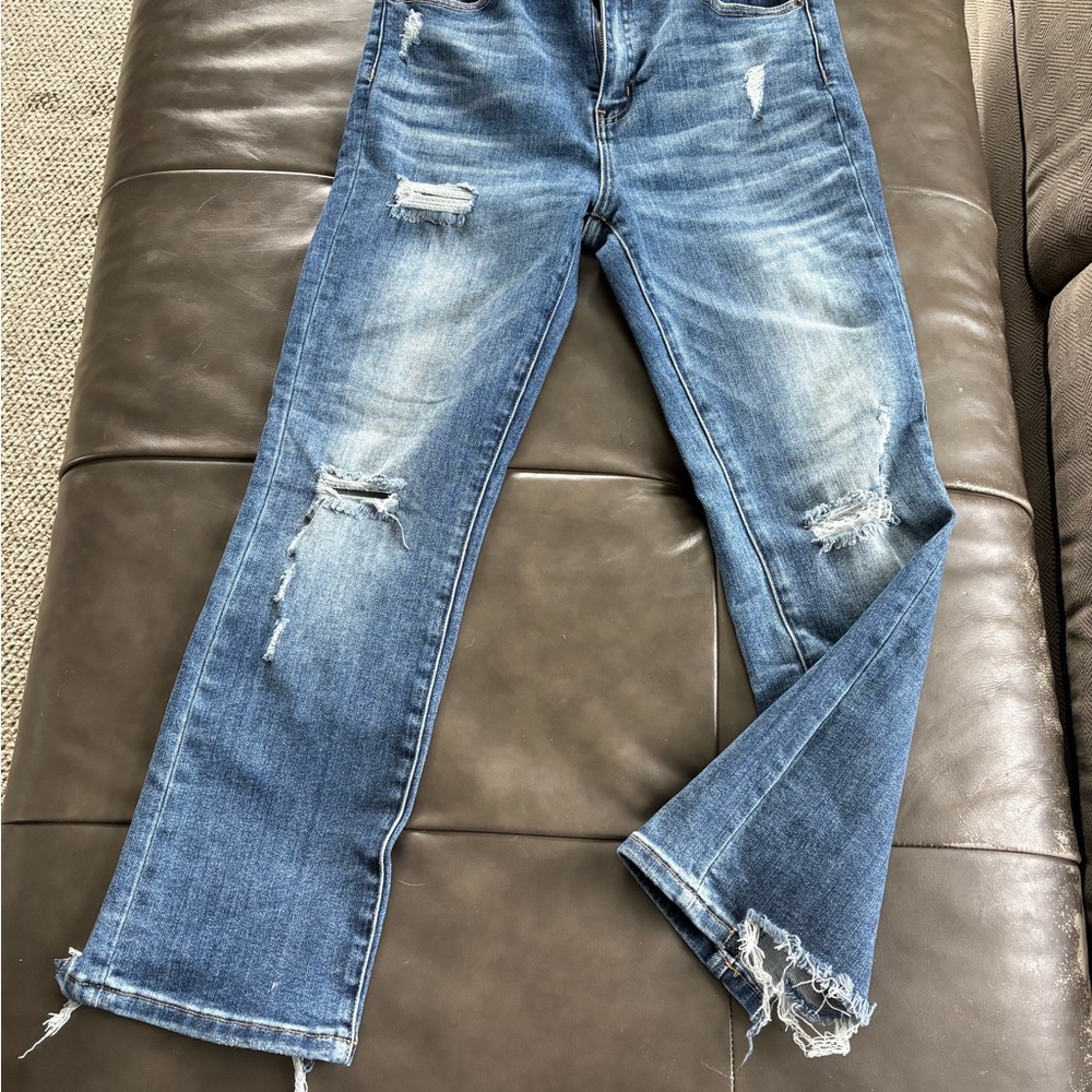 Trendy Distressed Women's Cropped Jeans